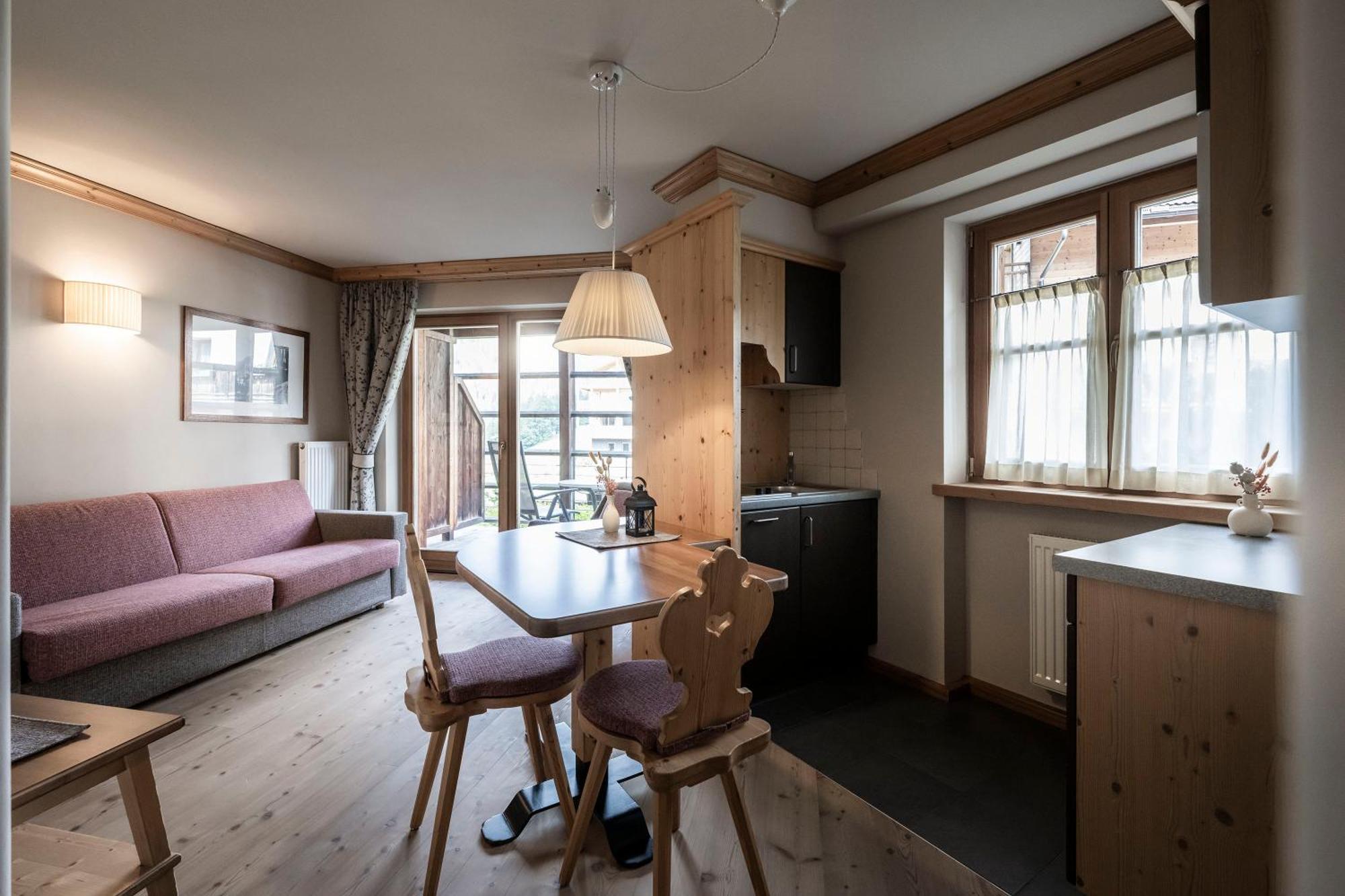 Post Alpina - Family Mountain Chalets San Candido Phòng bức ảnh