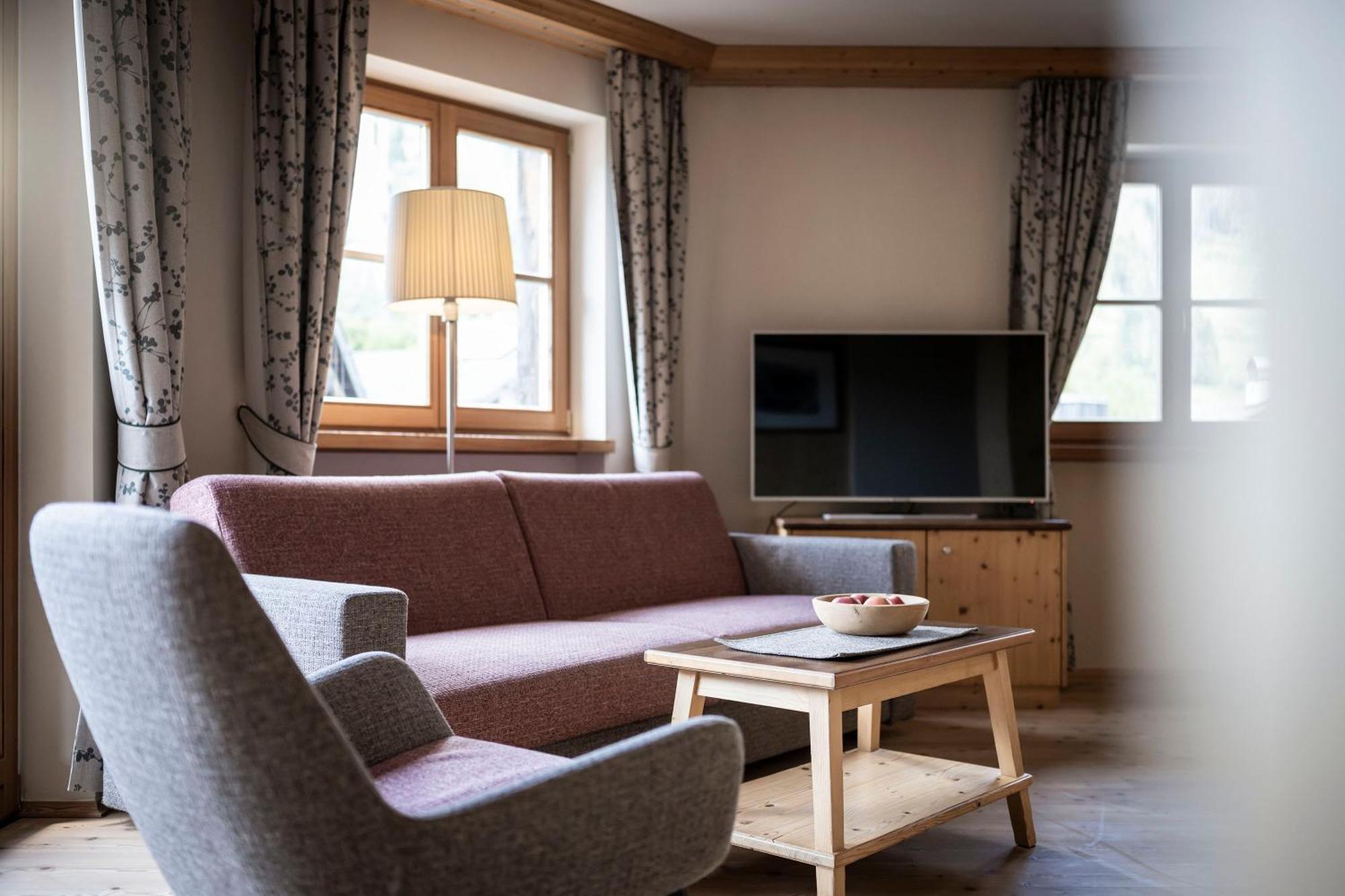 Post Alpina - Family Mountain Chalets San Candido Phòng bức ảnh