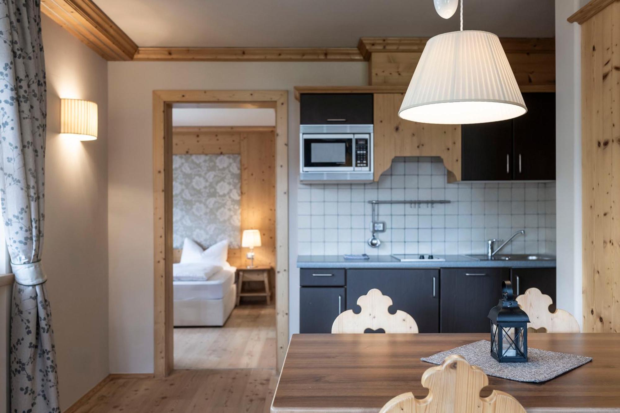 Post Alpina - Family Mountain Chalets San Candido Phòng bức ảnh