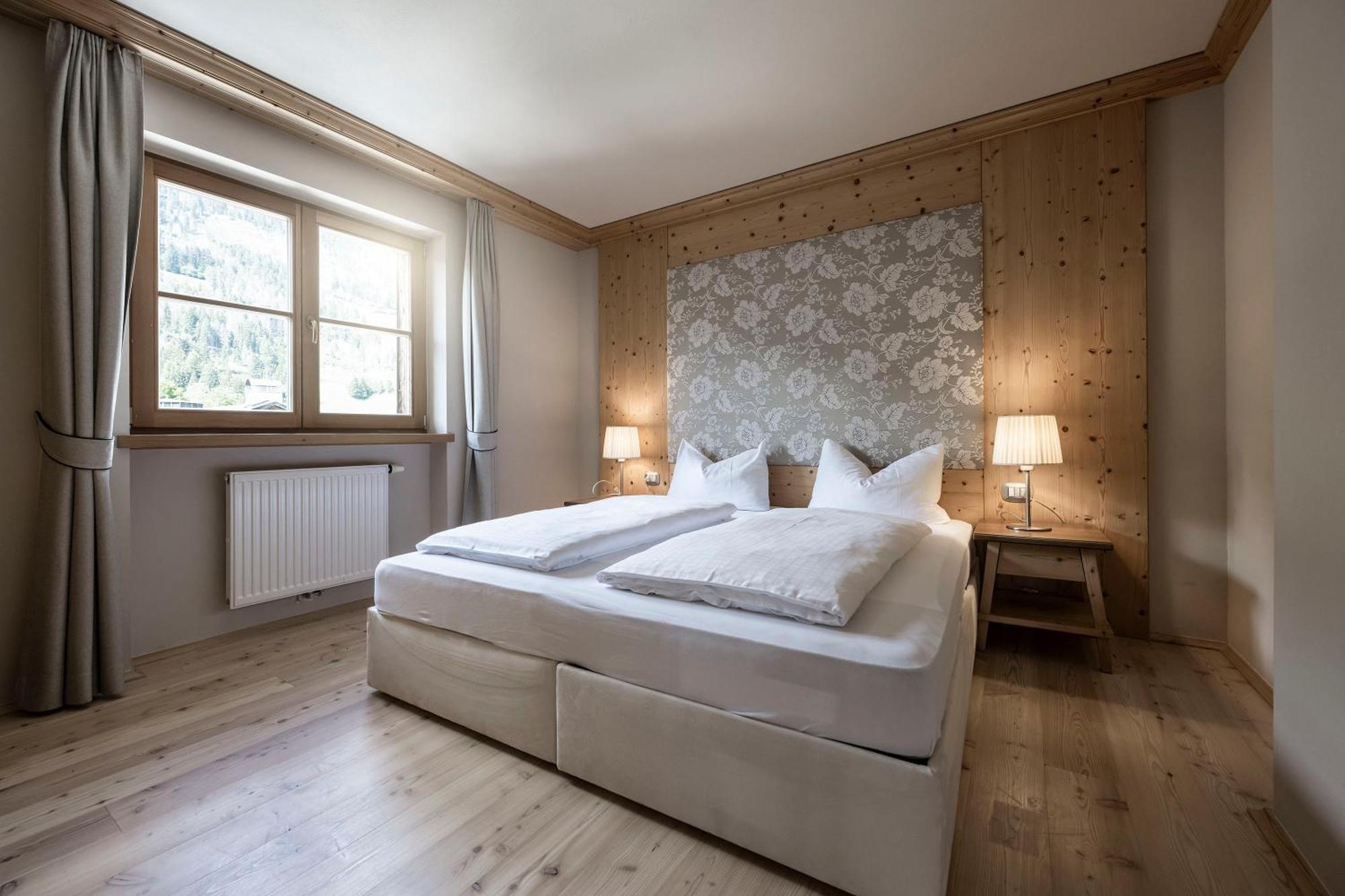 Post Alpina - Family Mountain Chalets San Candido Phòng bức ảnh
