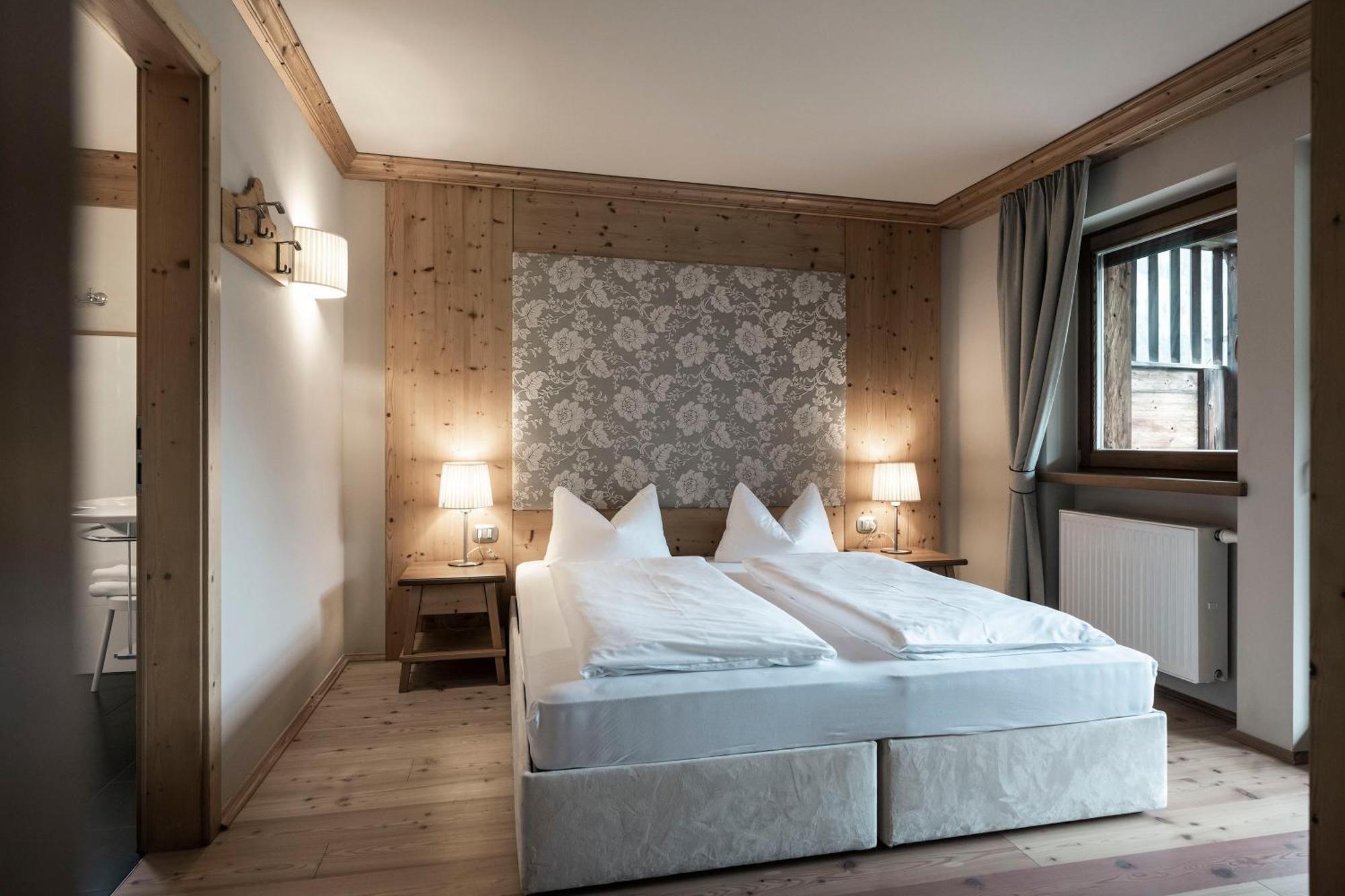 Post Alpina - Family Mountain Chalets San Candido Ngoại thất bức ảnh