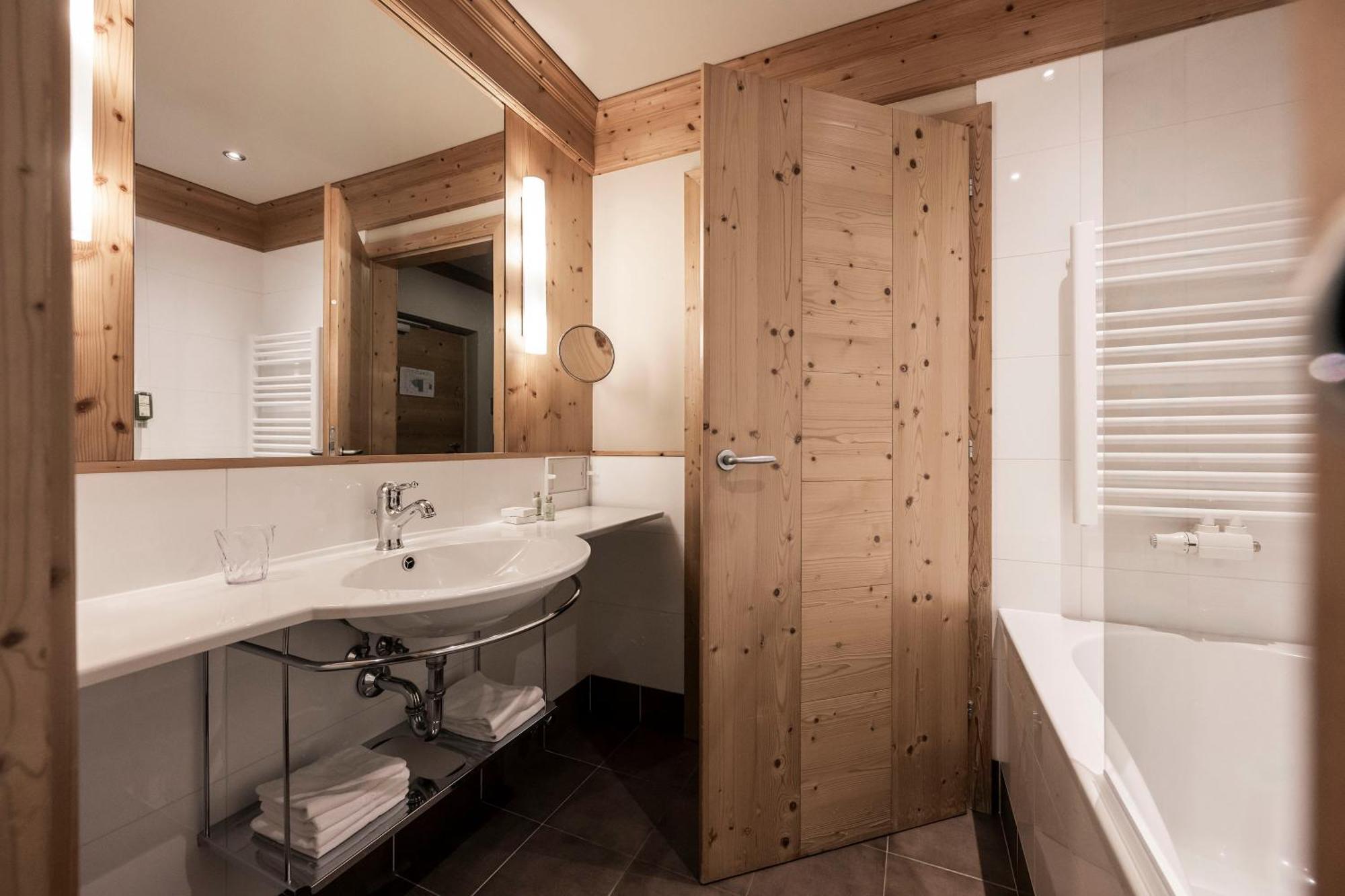 Post Alpina - Family Mountain Chalets San Candido Ngoại thất bức ảnh