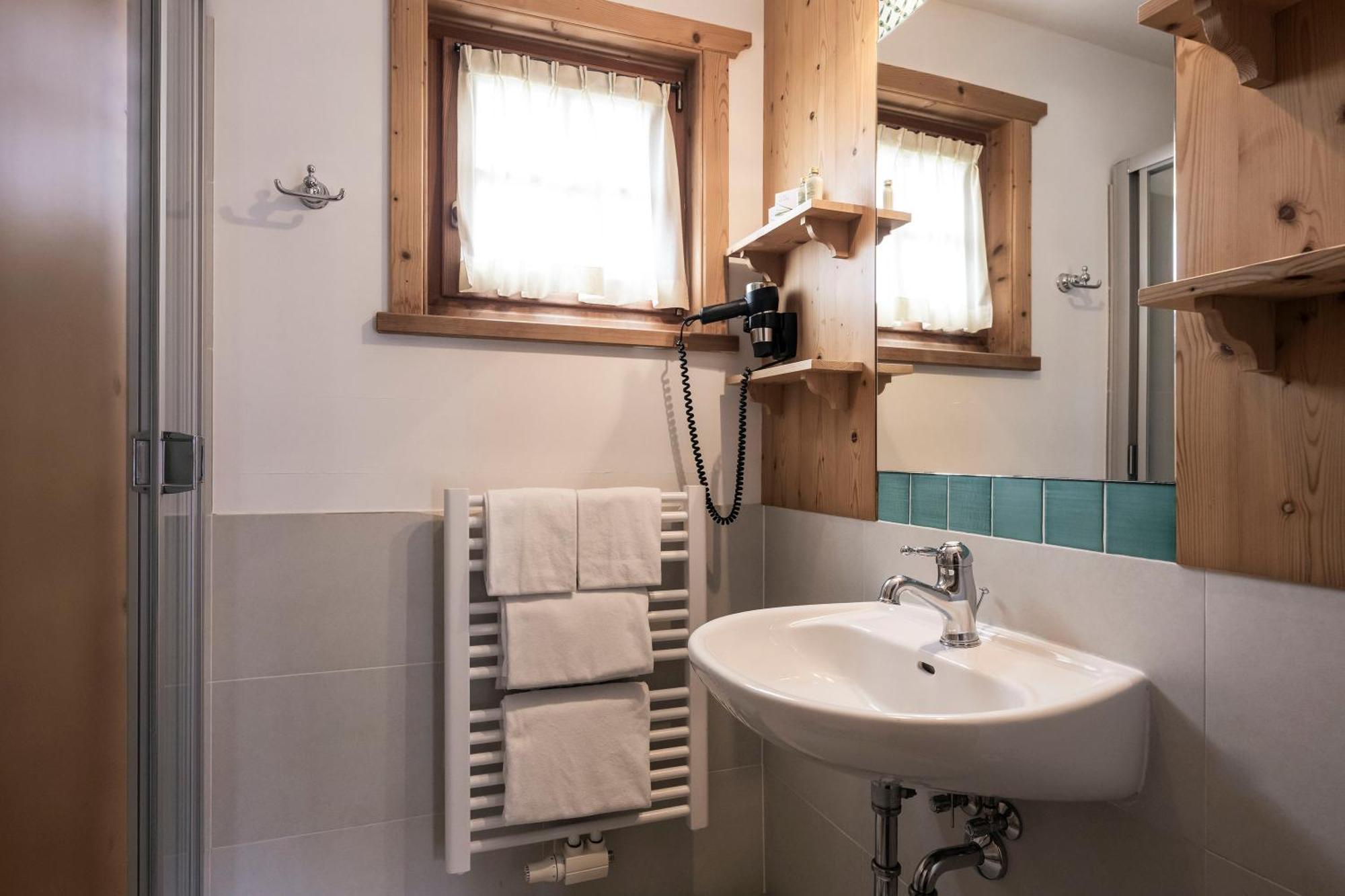 Post Alpina - Family Mountain Chalets San Candido Ngoại thất bức ảnh