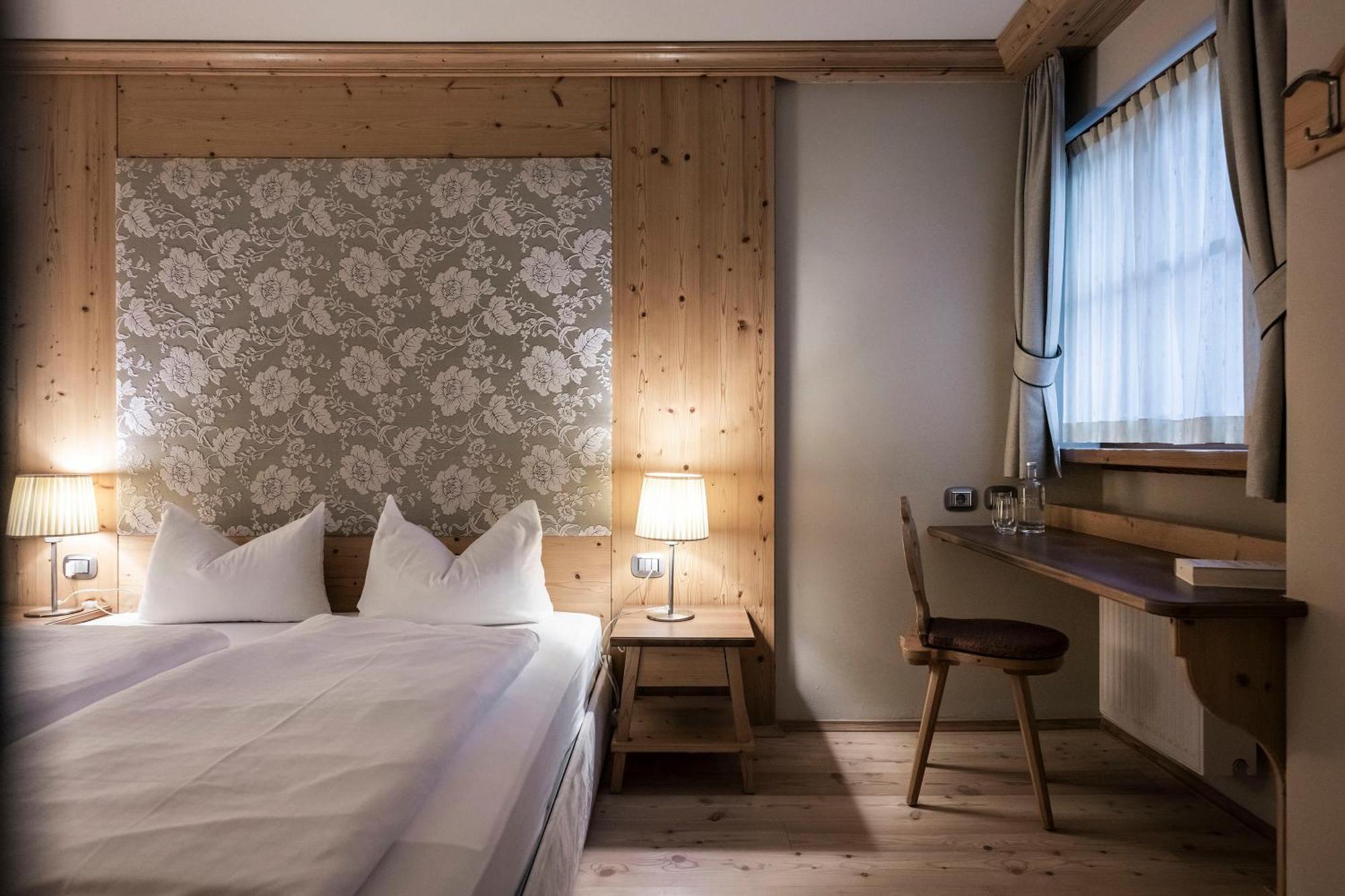 Post Alpina - Family Mountain Chalets San Candido Ngoại thất bức ảnh